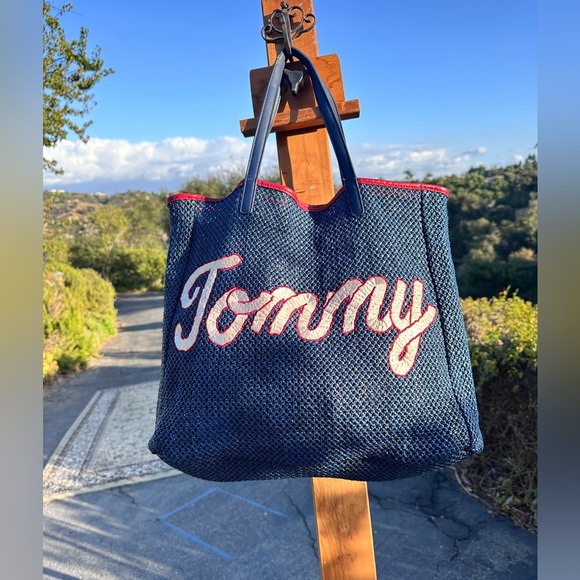 Tommy Hilfiger Big Heart Woven Tote Bag Purse - Picture 2 of 8